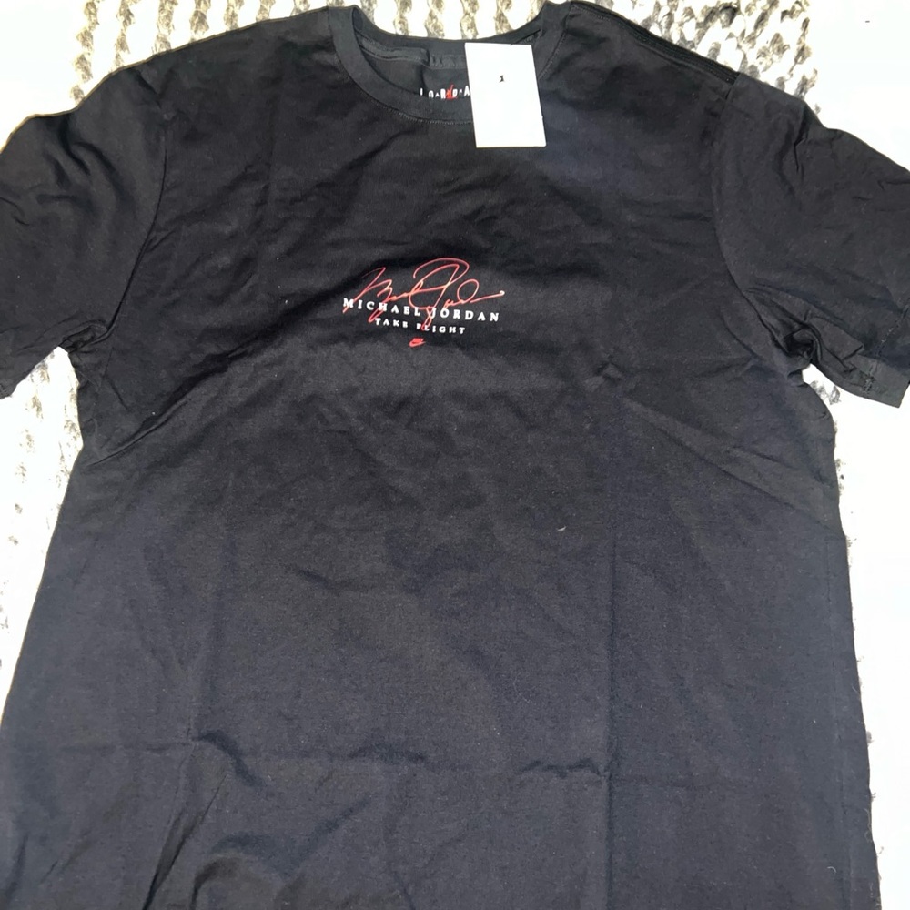 NWT Men's JORDAN Essentials Graphic T-Shirt Black Sz M $35 DM1440-010 $35